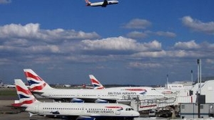 Aeroporturile Gatwick si Heathrow din Londra au fost redeschise partial