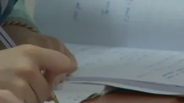 O învăţătoare din Braşov îşi umileşte şi jigneşte elevii: Eşti un gunoi! Umflatule!