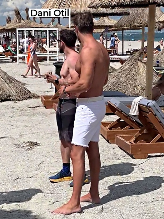 Dani Oțil, încălțat pe plajă