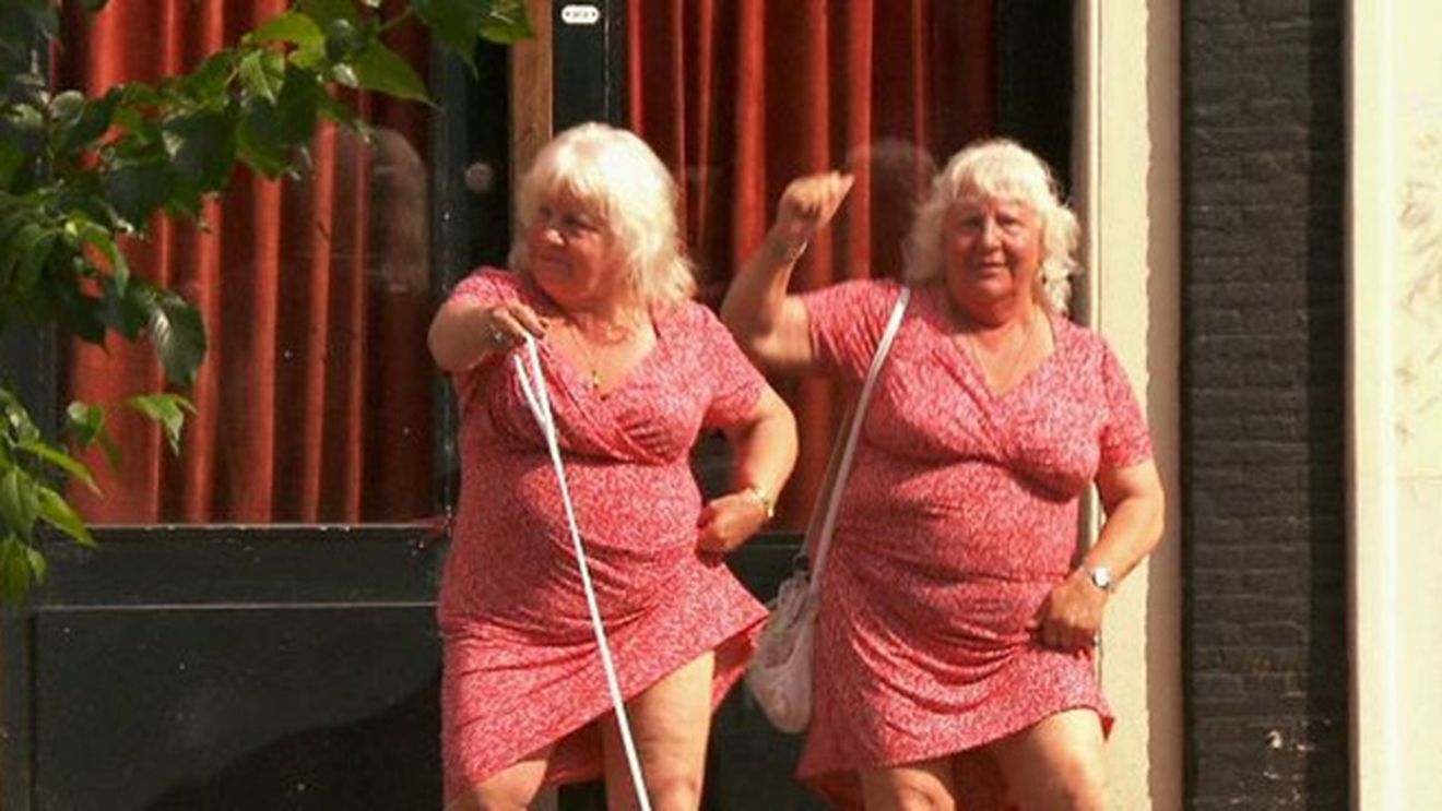 Ele sunt cele mai batrane PROSTITUATE din Europa! Sunt gemene si au avut impreuna 350.000 de clienti