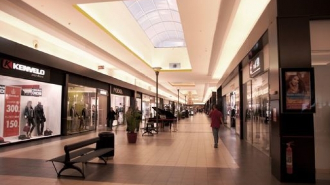 Se închid magazinele din mall-uri! Românii vor putea merge doar la alimentare și farmacii