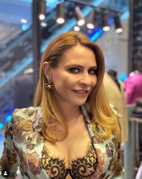 Adina Buzatu te învață cum să fii la modă de sărbători
