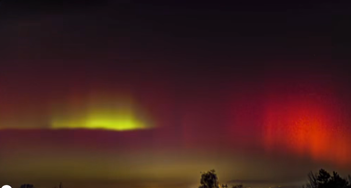 Aurora Boreală, vizibilă din România! Imagini spectaculoase surprinse în Mureș. Jocul de lumini i-a uimit pe localnici