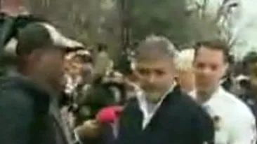 VIDEO George Clooney a fost eliberat din arest: Este umilitor, dar macar l-am avut pe tata langa mine