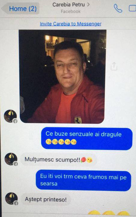 Petru Carebia s-a pozat în ipostaze intime.