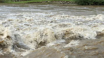CODUL PORTOCALIU de inundaţii, prelungit pe râuri din judeţul Galaţi până duminică