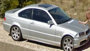 Cum au fost surprinsi doi tineri din Australia de masina Google Steet View. Daca vede mama asta, ma omoara!