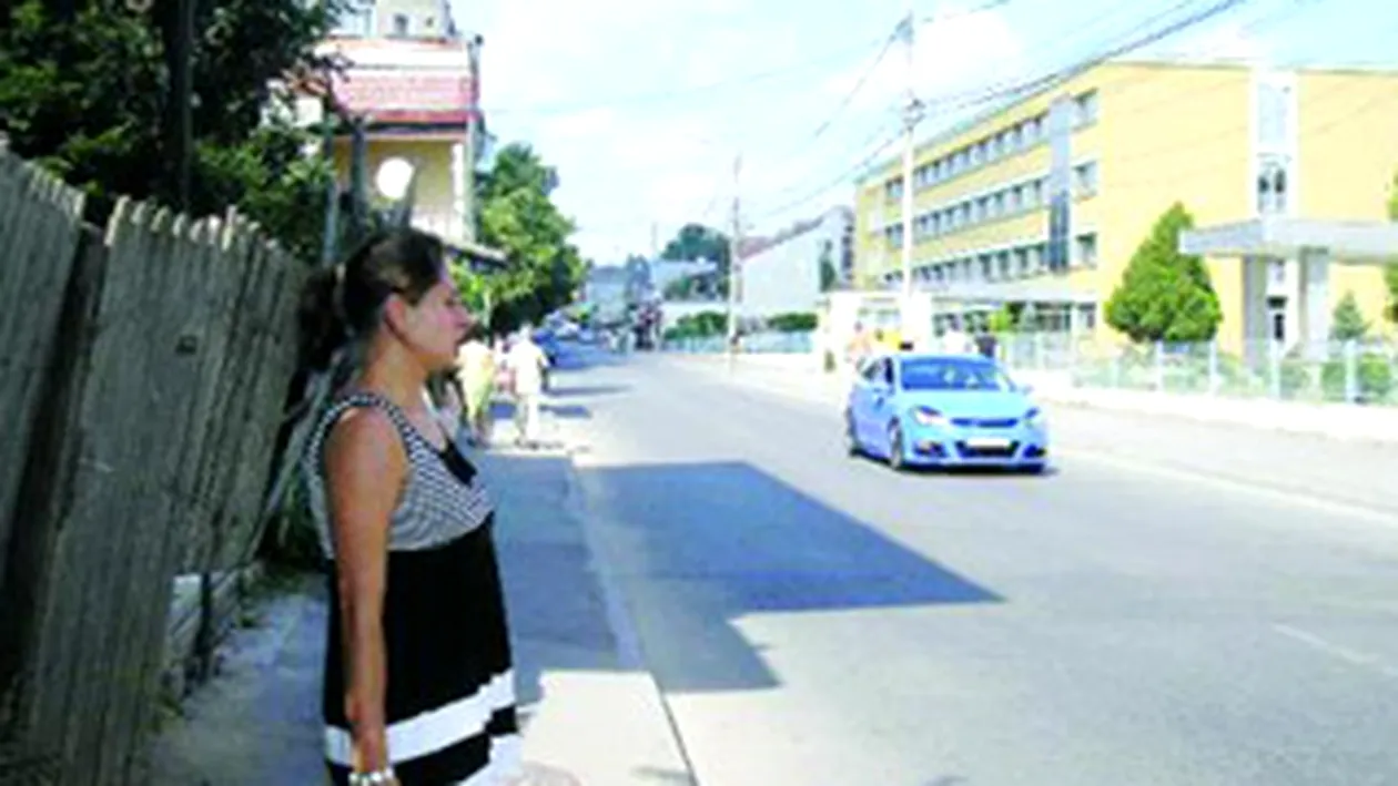 Doi adolescenti de 13 si 17 ani jefuiau femeile pe strada, smulgandu-le lantisoarele de la gat