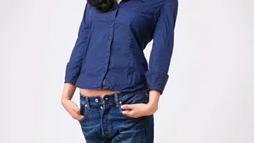 Corina Caragea si-a cheltuit primul salariu pe o pereche de blugi! Ii am si acum si, spre surpriza mea, mai incap in ei