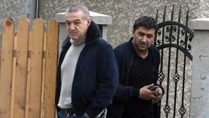 Cum l-a umilit Gigi Becali pe Ionut Lutu, in mijlocul Capitalei! “Da-te jos din masina mea!”