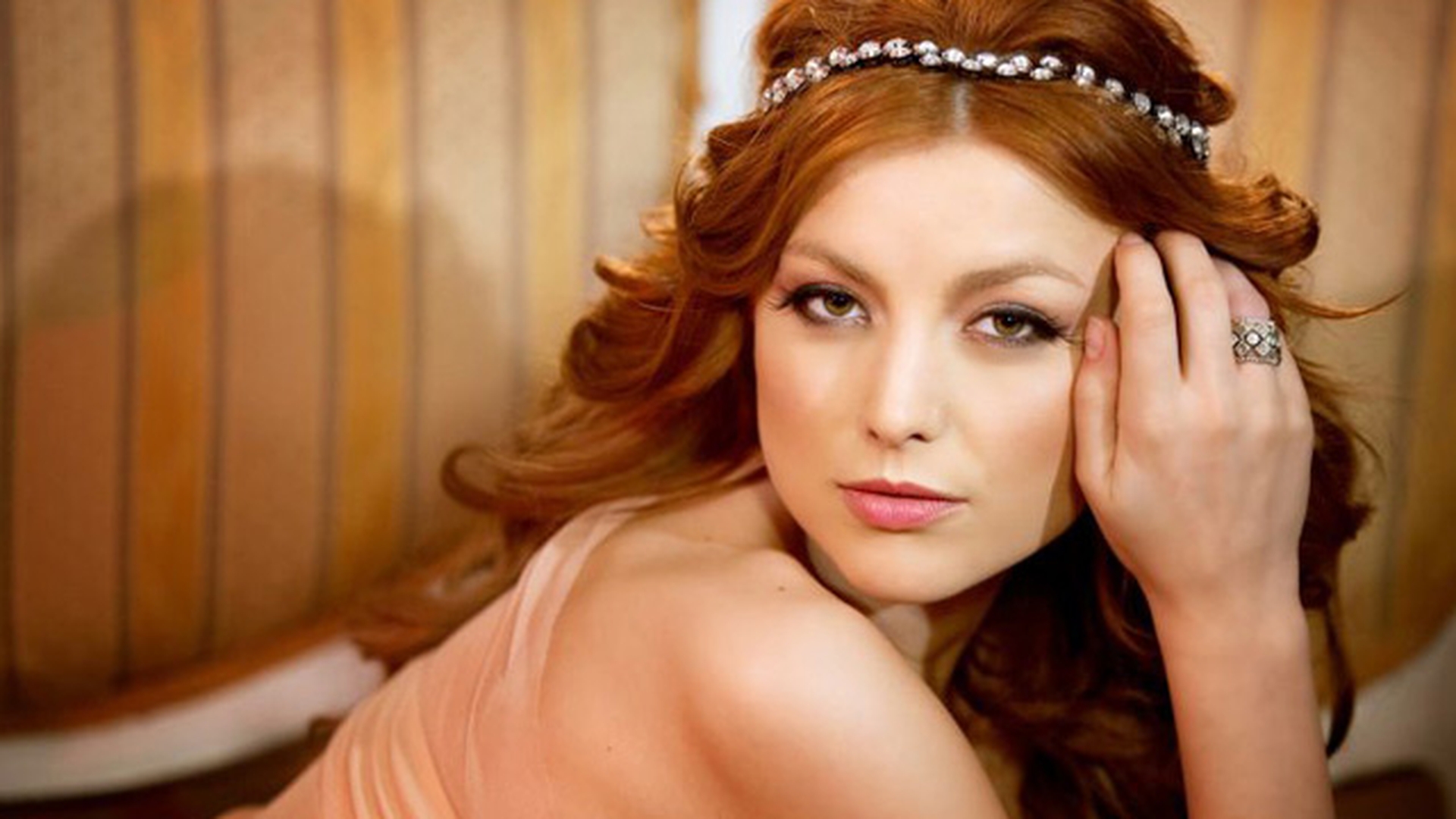 Elena Gheorghe recunoaste: "In copilarie ma alintau Grasuta!"