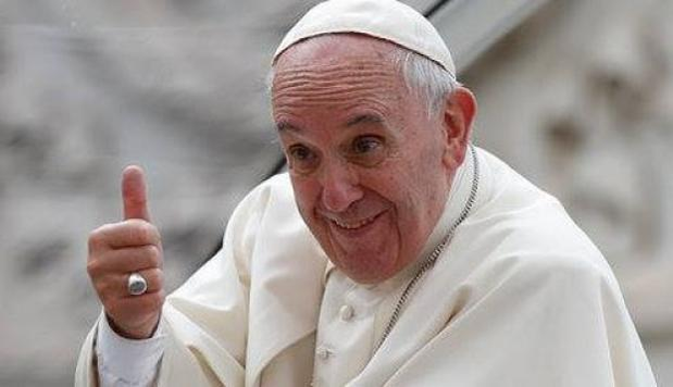 Papa Francisc ar putea folosi un papamobil autohton în timpul vizitei în România