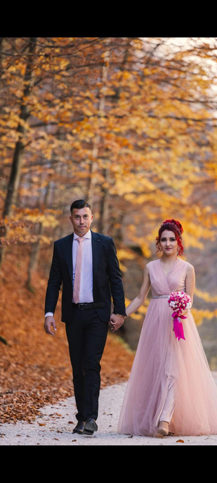Luiza Bănulescu, tânăra care a murit după ce a născut prin cezariană, a fost condusă pe ultimul drum. Dezvăluirile dureroase ale soțului ei: ”Cu astea am rămas”