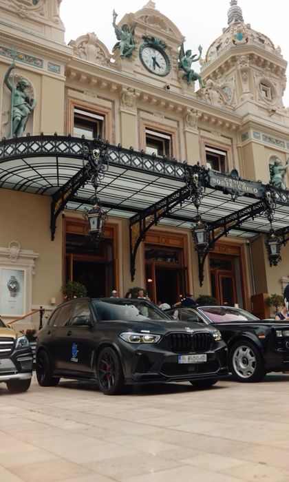 Românii au luat cu asalt Coasta de Azur. Flotă de mașini de lux, înmatriculate în România, în parcările hotelurilor din Monaco