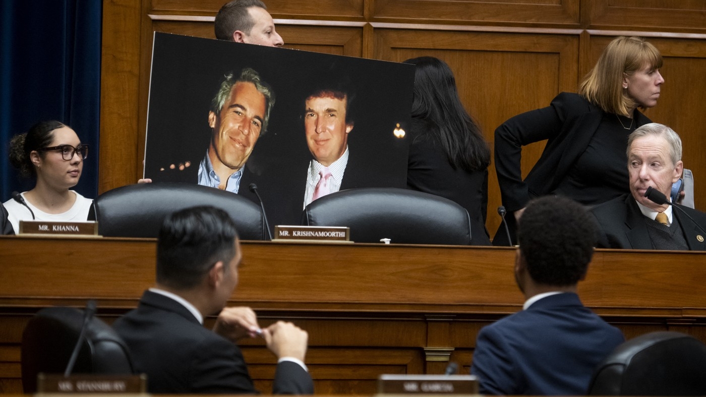 Lista clienților lui Epstein, publicată cu nume și prenume. Donald Trump și Prințul Andrew sunt pe ea
