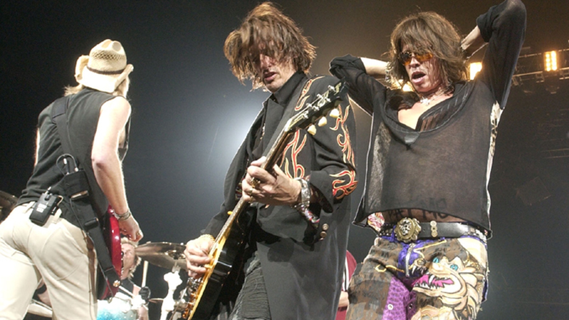 Loredana si alti 30.000 de fani merg in aceasta seara la Aerosmith