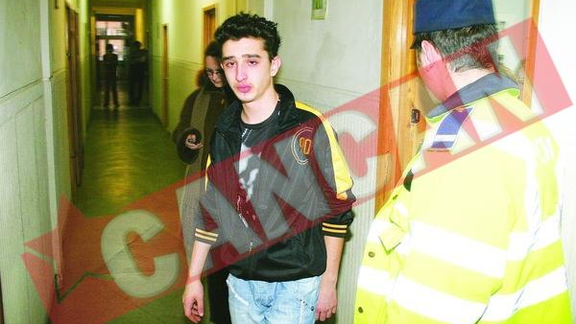 Un elev beat si-a batut profesoara de romana