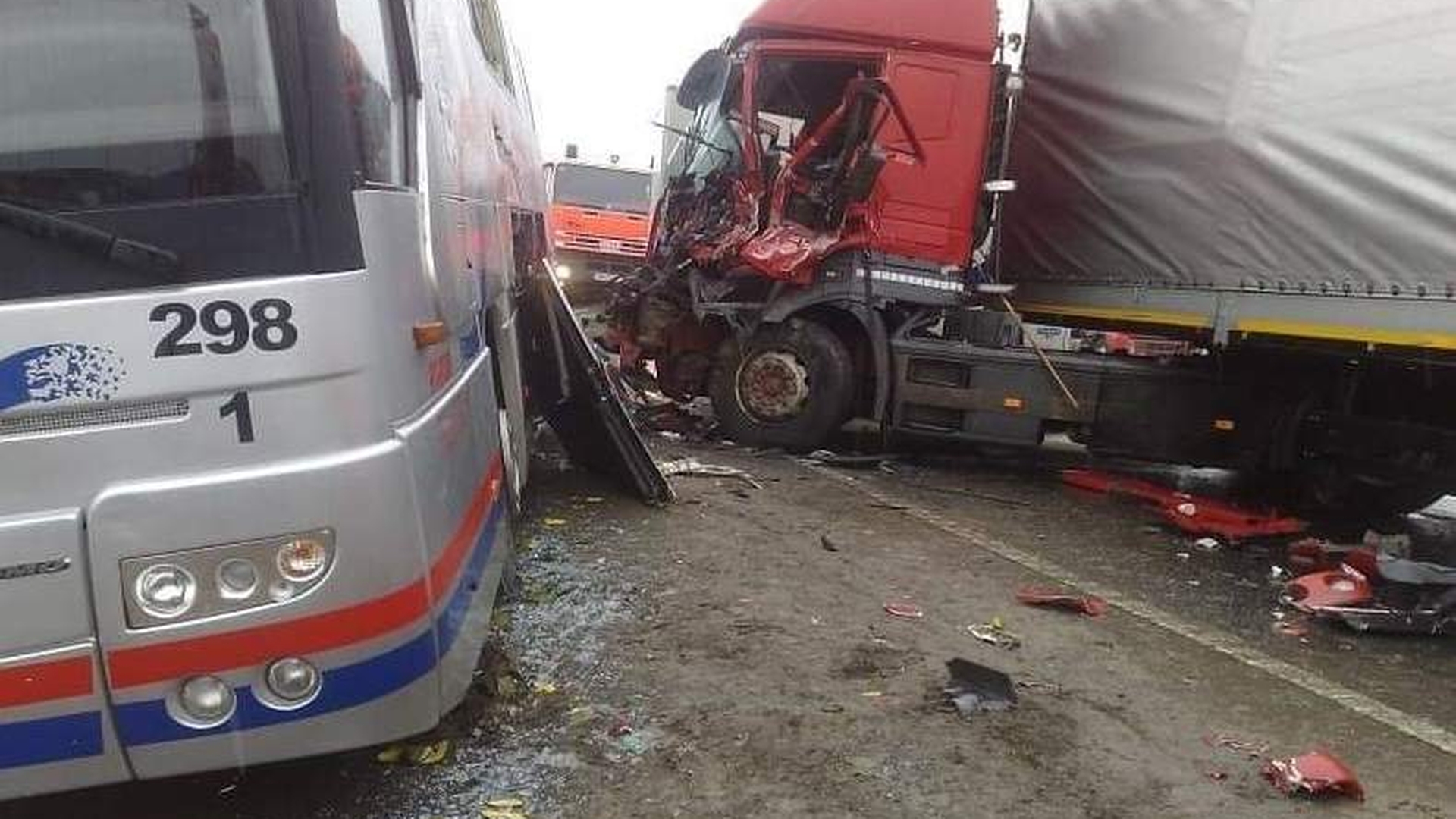 Autocar cu 23 de pasageri, implicat într-un accident pe DN 1, în Sibiu!