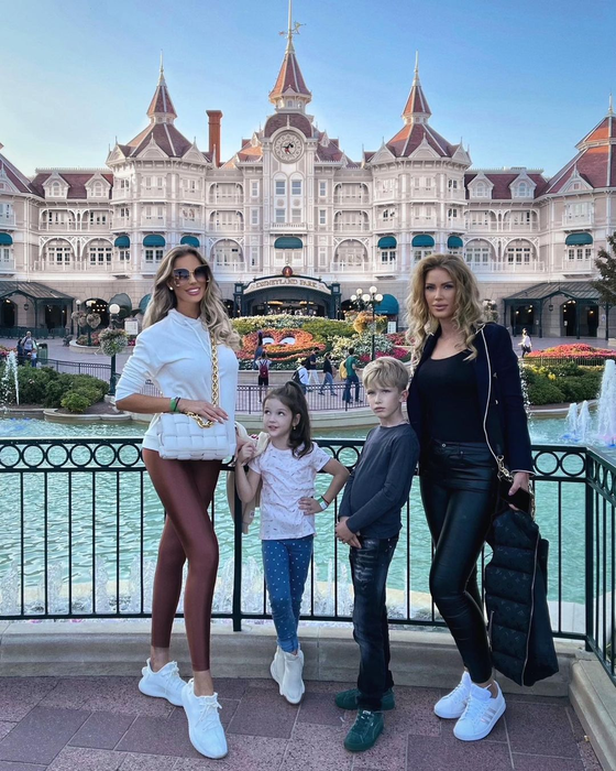 Ce făcea Victor Slav în timp ce Bianca Drăguşanu “spărgea” miile de euro cu Sofia, la Disneyland, de ziua ei. Avem imaginile