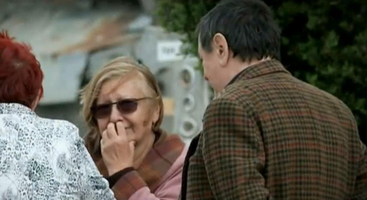 Mama lui Răzvan Ciobanu, alături de doi apropiați. Sursa foto: captură Kanal D