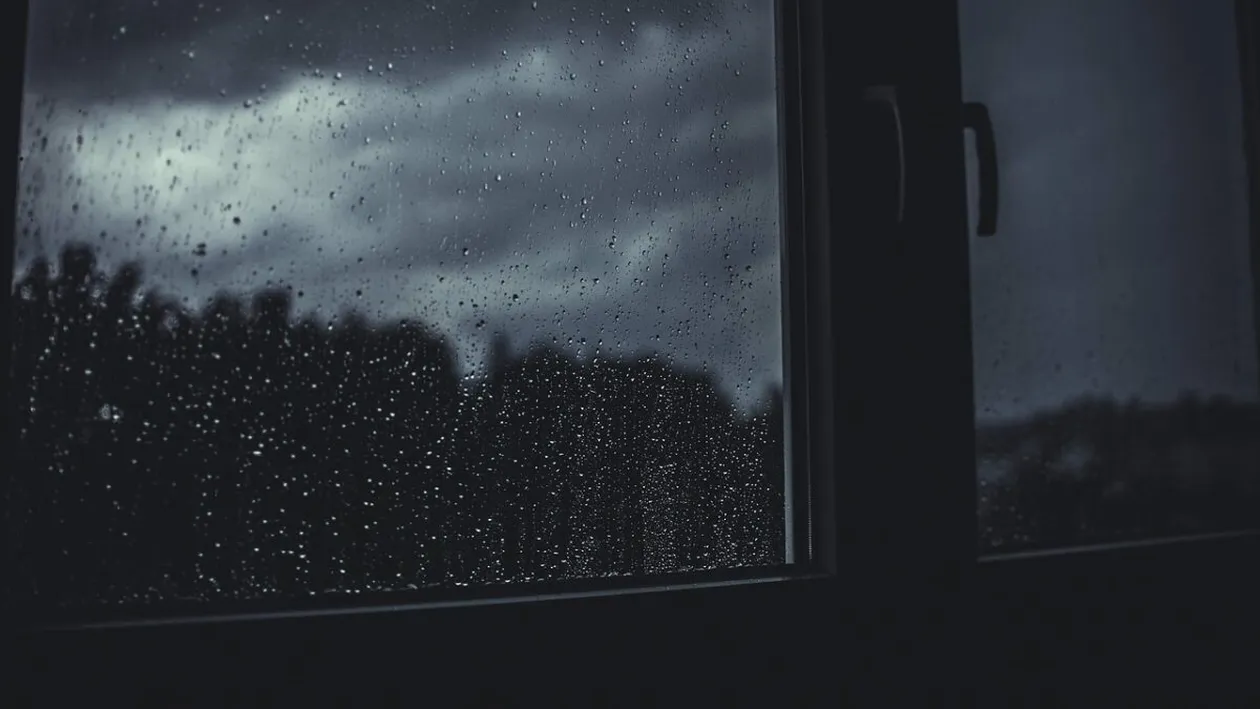 A venit beat acasă și și-a aruncat soția de la ultimul etaj. Femeia nu l-ar fi așteptat cu mâncare gătită, în plină noapte