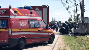 VIDEO. Accident soldat cu trei morți și doi răniți la Redea, în județul Olt. A intrat cu taxiul în panoul de bun venit...