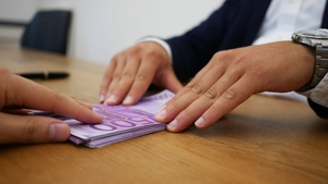 Anunț important pentru cei care au cont la bancă. Dacă nu faci asta, conturile vor fi înghețate