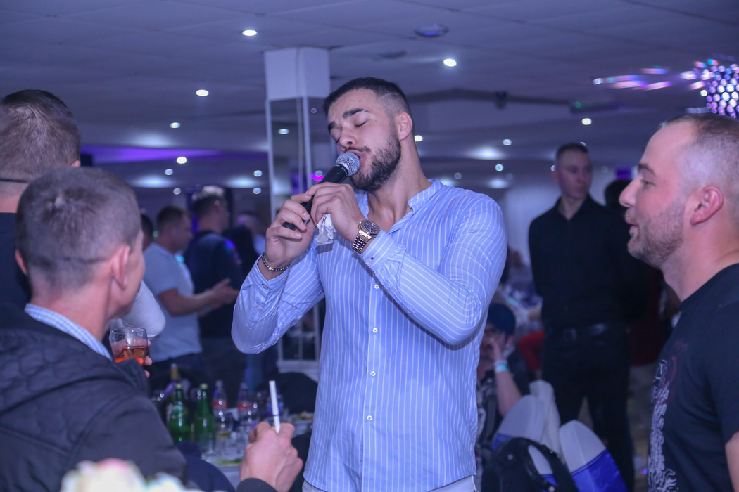 Culiță Sterp a dat recital la un eveniment, la Londra, unde a strâns, din dedicații, mii de lire (Foto: Marius Zmărăndescu)