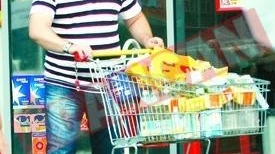Bahmuteanca pune conserve pentru iarna!