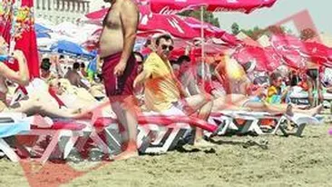 Ce citeste Gabi Szabo pe plaja