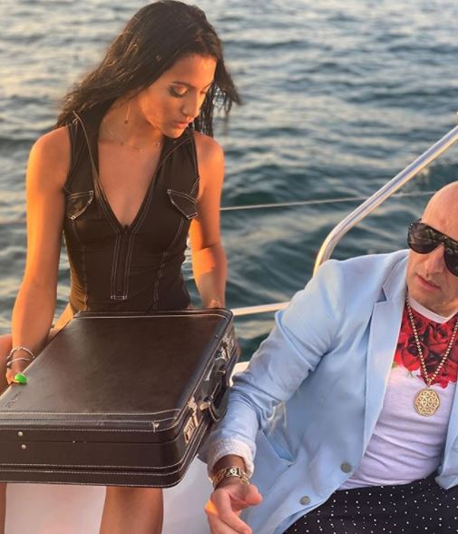 Iancu Sterp, filmat în ipostaze tandre alături de cântăreața Dodo! Ulterior, bruneta a publicat o poză HOT pe Instagram