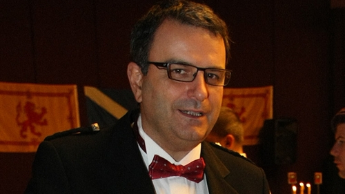 Lucian Mandruta a atras toate privirile cu aceasta tinuta! Jurnalistul si-a facut aparitia la un eveniment imbracat in fusta