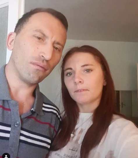 Cum poartă Vulpița și Viorel masca de protecție la săpat și măturat în grădină!
