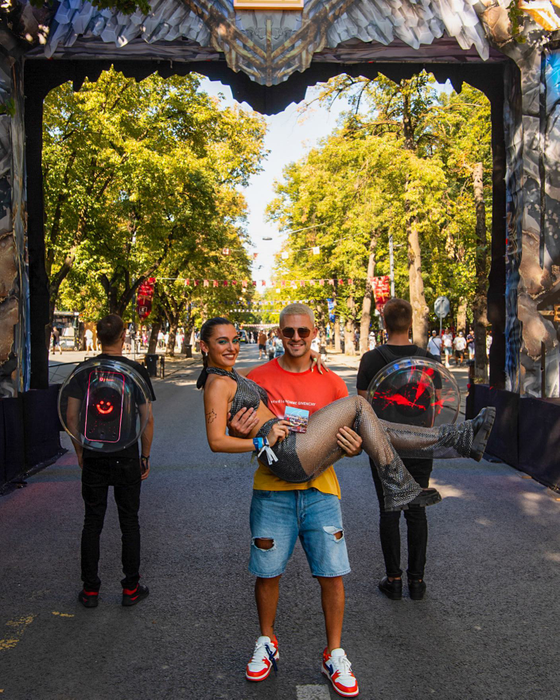 Alexia Eram: "Nu știu, le place contentul meu, de obicei vorbesc despre lifestyle, despre fashion, poate pentru femei e mult mai interesant să se uite la o pagină de fashion, de travel, decât pentru un băiat!"