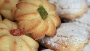 Inmormantare halucinanta! Sute de persoane au mancat biscuiti pudrati cu cocaina