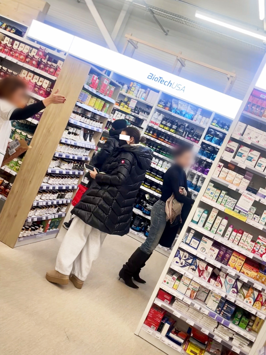 Au mers la farmacie să își cumpere medicamente