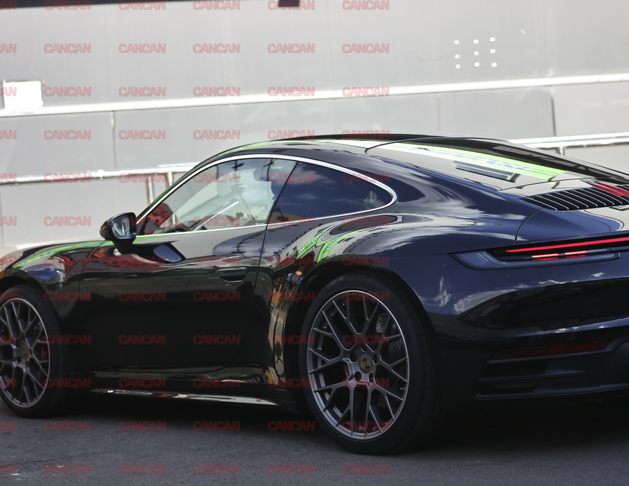 Rareș Cojoc cu Porsche 911 la sală