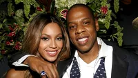 BEYONCE le-a dat peste nas criticilor care au acuzat-o că foloseşte mame-surogat! S-a pozat complet goală şi le-a arătat tuturor imaginile