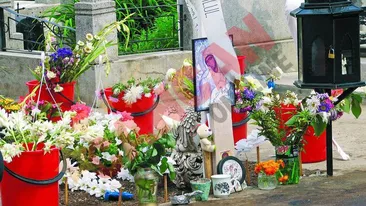 Tatal Madalinei Manole nu-si revine dupa moartea fiicei!Vine zilnic la cimitir