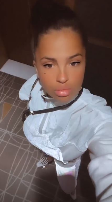 Diana Gureșoaie, într-un costum de baie roz minuscul pe o plajă exotică. Bărbații “și-au rupt” gâtul după ea! Ce calități trebuie să aibă cel care vrea să îi fie iubit