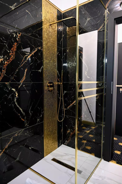 Cum arată vila lui Florin Salam, pe care a transformat-o in hotel. Doar liftul a costat 30.000 de euro