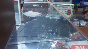 El e hoțul îndrăgostit de ciocolată! A spart geamul, apoi…”