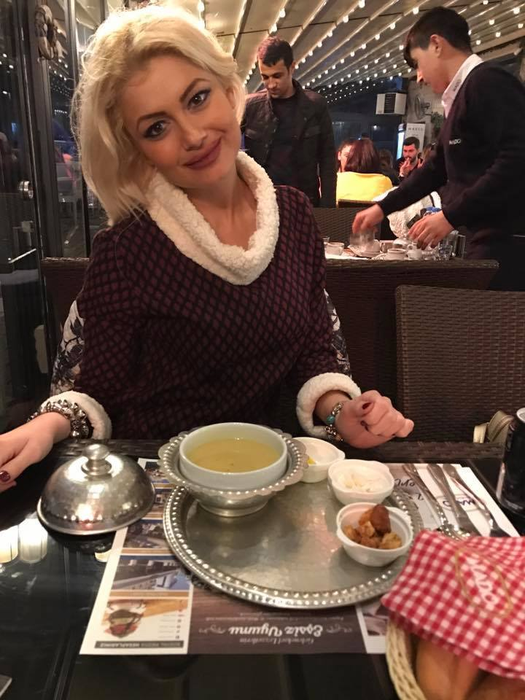 Ex-anorexica Flavia s-a transformat într-o adevărată mâncăcioasă