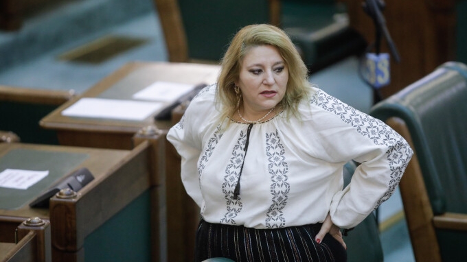 Jurnalistă de la Antena 3, agresată de Diana Șoșoacă în Parlament! Dosar penal pentru derapaj