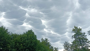 Ce a apărut pe cer, în Baia Mare. Localnicii au rămas mască și au fotografiat imediat fenomenul straniu