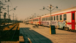 Schimbări importante în transportul feroviar. Trenurile către litoral nu vor mai opri într-o stație frecventată intens de turiști