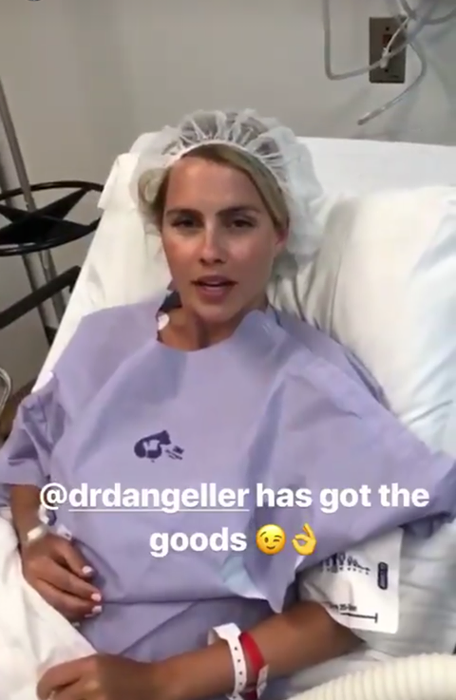 Claire Holt, o nouă intervenție chirurgicală la picior! Actrița din „The Originals” a părăsit spitalul în scaun cu rotile