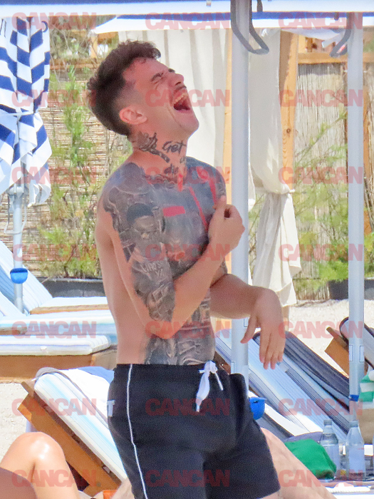 MGK și fiului celebrului manelist, Vali Vijelie, au petrecut clipe splendide la mare