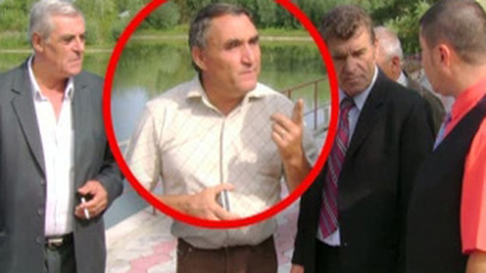 Un consilier local vrea sa ajunga primar dupa ce si-a calcat intentionat un consatean cu masina!