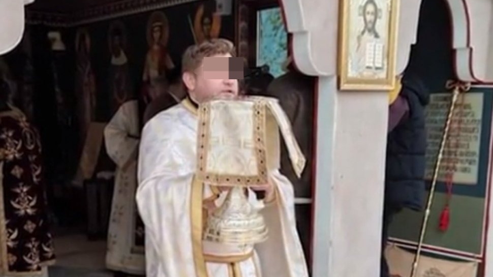 Un preot din Constanța se zbate între viață și moarte, după ce a înghițit o substanță toxică. Șansele de supraviețuire sunt minime